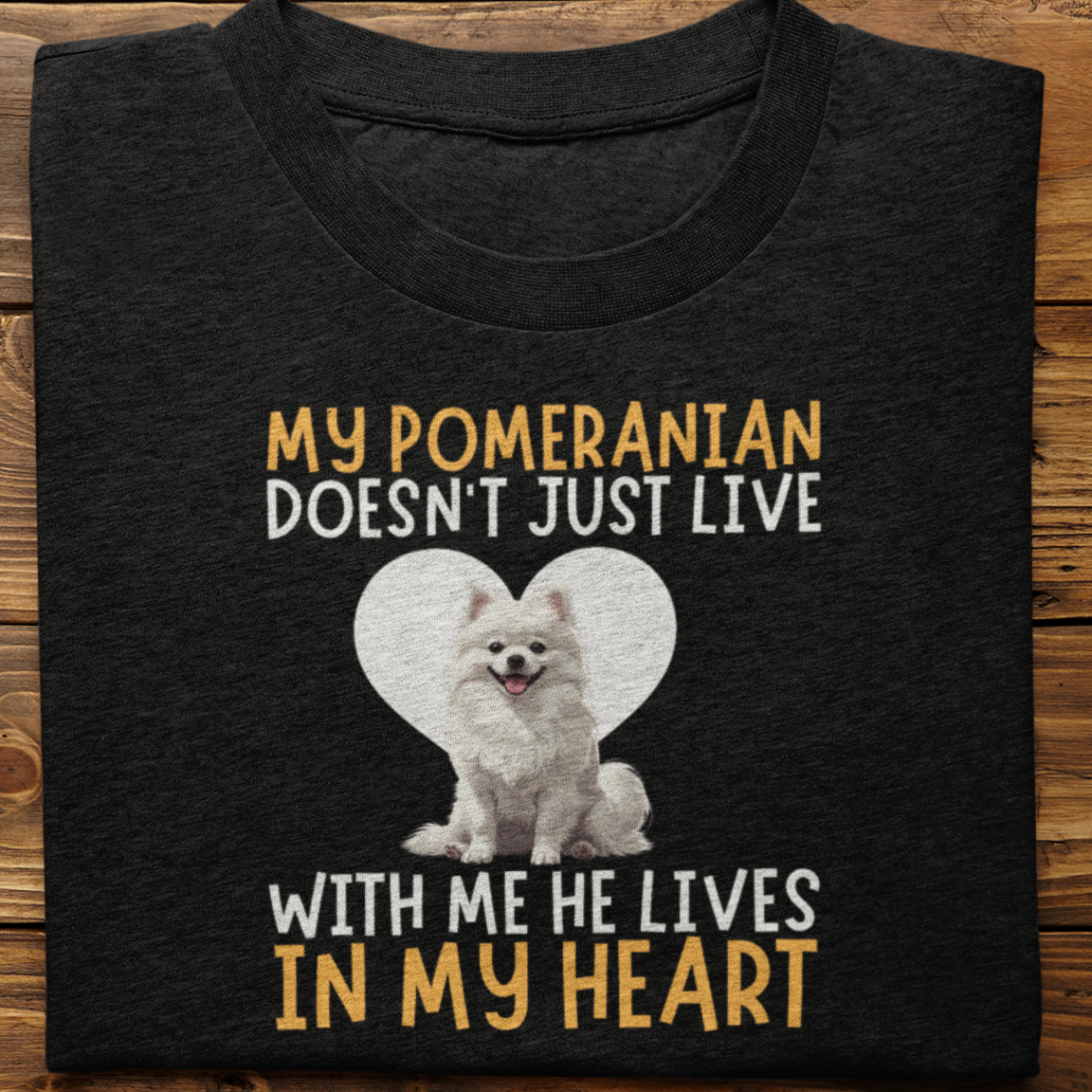 Pomeranian : My Pomaernian Doesn't Just Live Tshirt Unisex(He)