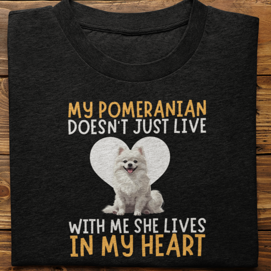 Pomeranian : My Pomaernian Doesn't Just Live Tshirt Unisex(She)