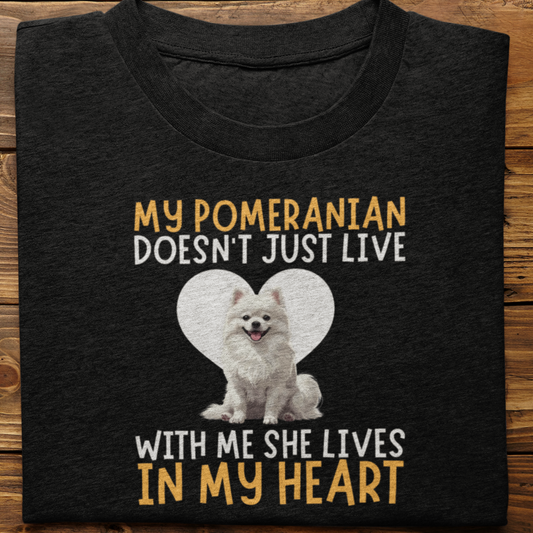 Pomeranian : My Pomaernian Doesn't Just Live Tshirt Unisex(She)